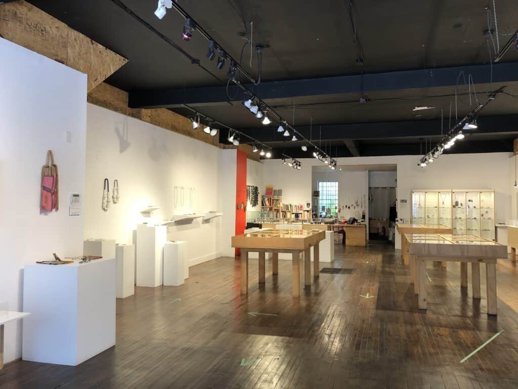 Contemporary Jewelry Galerie Noel Guyomarc'h bijoux contemporains montreal 