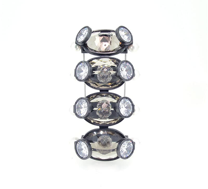 Sculptural contemporary jewelry by Takashi Kojima